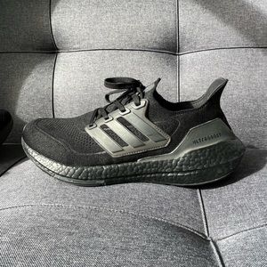 COPY - COPY - - Adidas Ultra Boost 21 Triple black . Men’s size 9.5. Excellent …